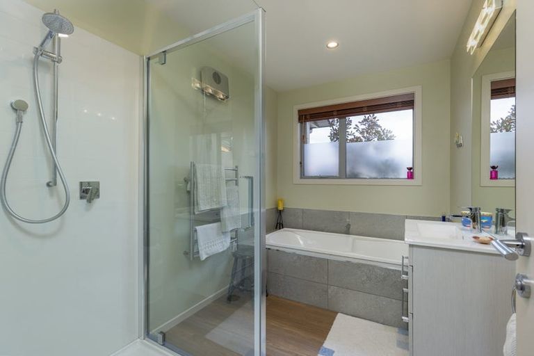 Photo of property in 2 Puketutu Grove, Motueka, 7120