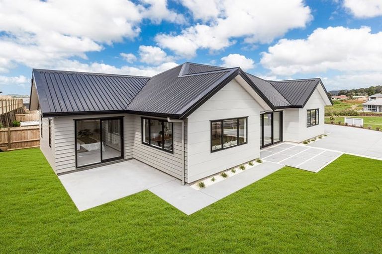 Photo of property in 32 Wairau Drive, Tikipunga, Whangarei, 0112