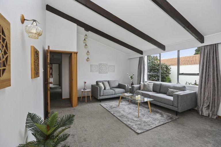 Photo of property in 70 Manu Crescent, Upper Vogeltown, New Plymouth, 4310