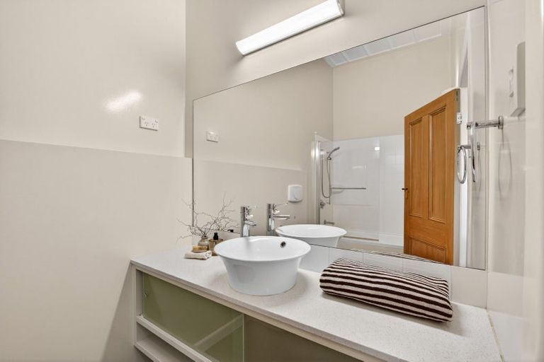 Photo of property in 9 Cobden Crescent, Bluff Hill, Napier, 4110