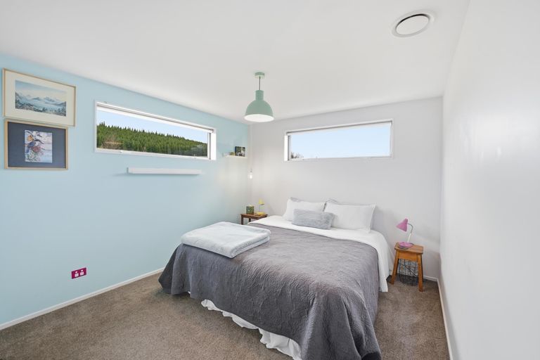 Photo of property in 48 Minaret Ridge, Wanaka, 9305