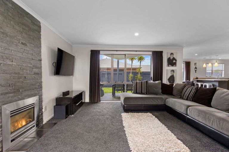 Photo of property in 28 Branigan Parade, Kelvin Grove, Palmerston North, 4414