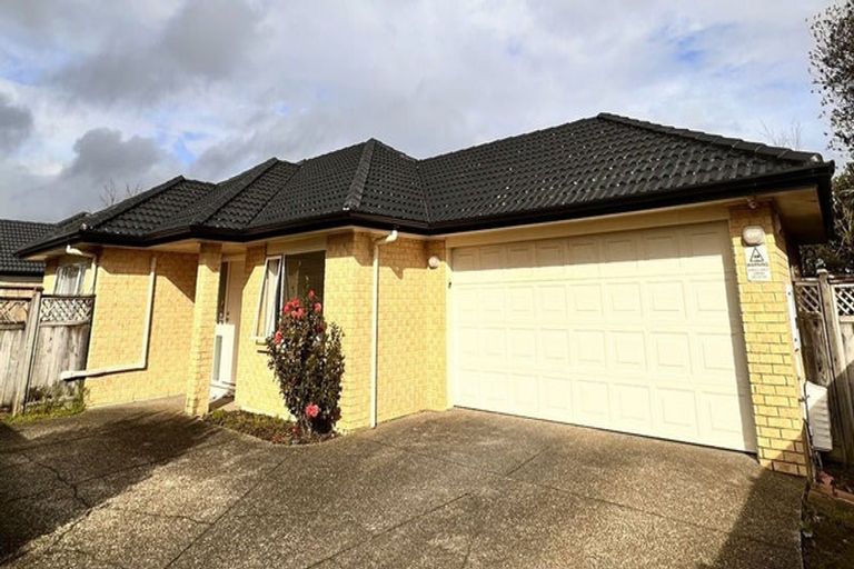 Photo of property in 23 Trovare Place, Golflands, Auckland, 2013