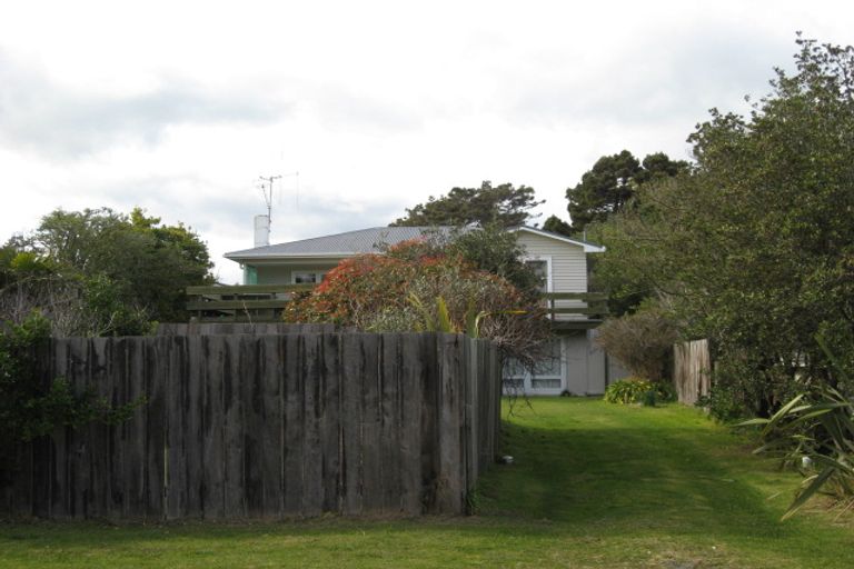 Photo of property in 7 Drake Street, Waikawa Beach, Levin, 5573