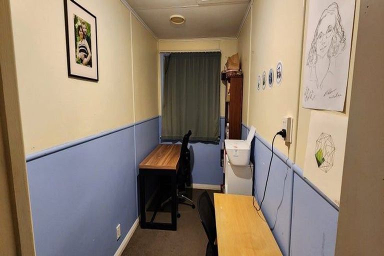 Photo of property in 2a Montrose Place, Takaro, Palmerston North, 4412