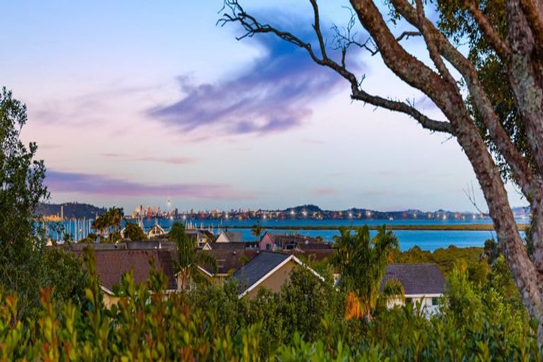 Photo of property in 5 Clearwater Cove, West Harbour, Auckland, 0618