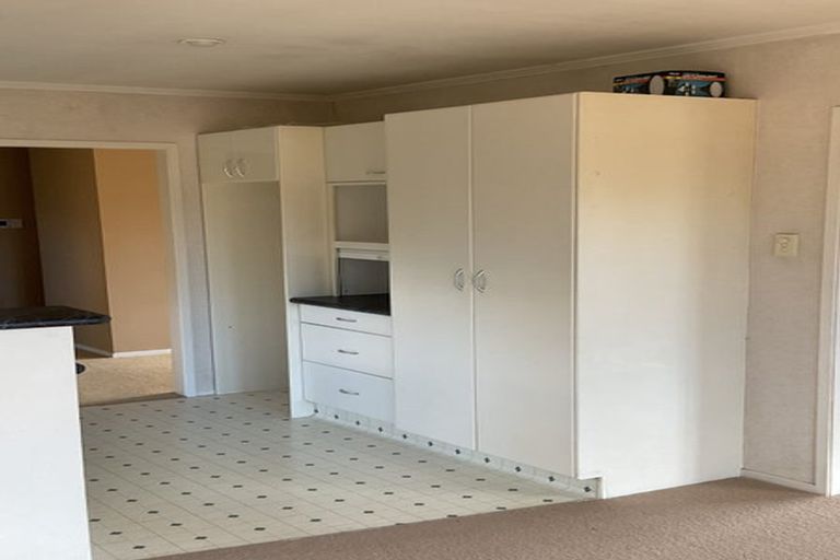 Photo of property in 64 Taikata Road, Te Atatu Peninsula, Auckland, 0610