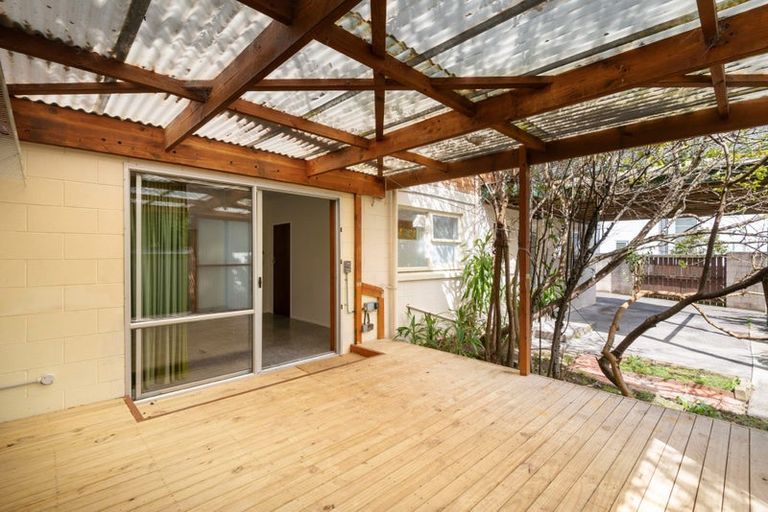 Photo of property in 6 Bellcroft Place, Belmont, Auckland, 0622