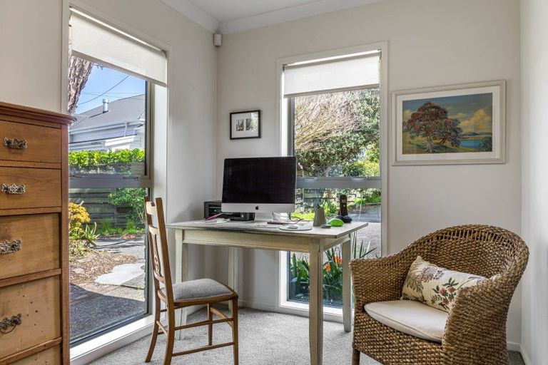 Photo of property in 1/5 Hanlon Crescent, Narrow Neck, Auckland, 0624