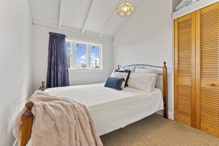 Photo of property in 1 Oriel Place, Levin, 5510