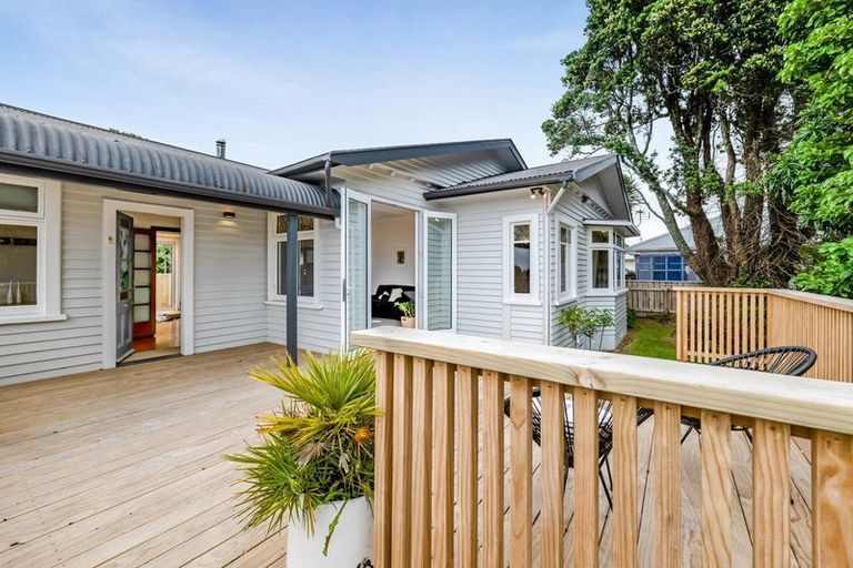 Photo of property in 407 Carrington Street, Upper Vogeltown, New Plymouth, 4310