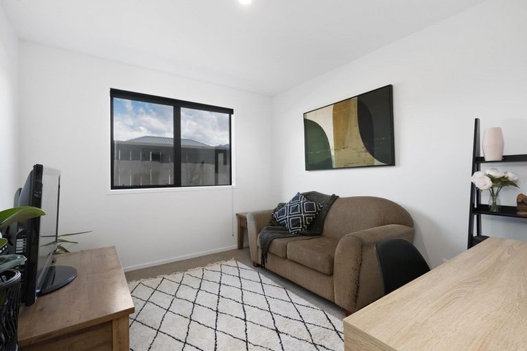 Photo of property in 17 Bale Road, Jacks Point, 9371