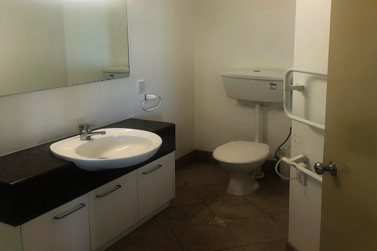 Photo of property in 16/15 Clearwater Cove, West Harbour, Auckland, 0618