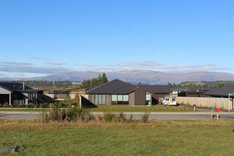 Photo of property in 35 Woodpecker Street, Lake Hawea, 9382