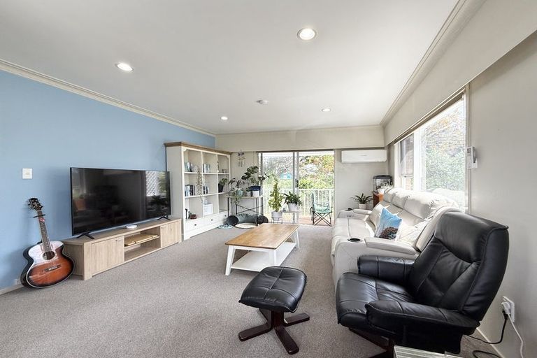 Photo of property in 1/240a East Coast Road, Forrest Hill, Auckland, 0620