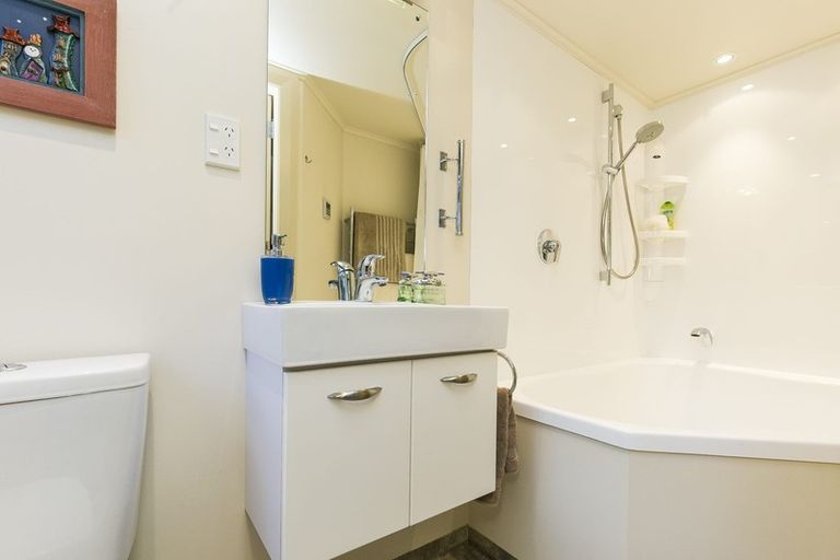 Photo of property in 8 Dawson Street, Berhampore, Wellington, 6023