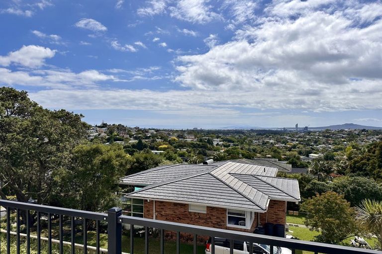 Photo of property in 15 Mcdowell Crescent, Hillcrest, Auckland, 0627