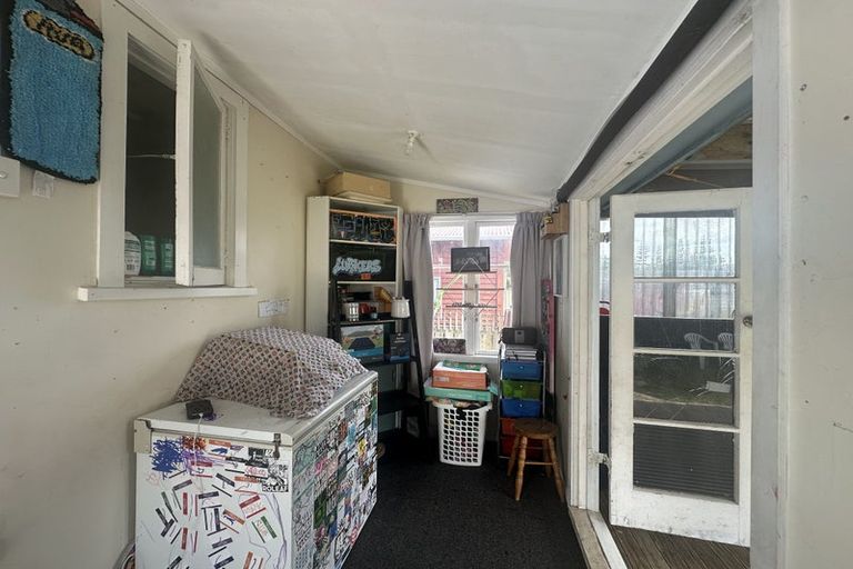 Photo of property in 66 Domett Street, Waitara, 4320