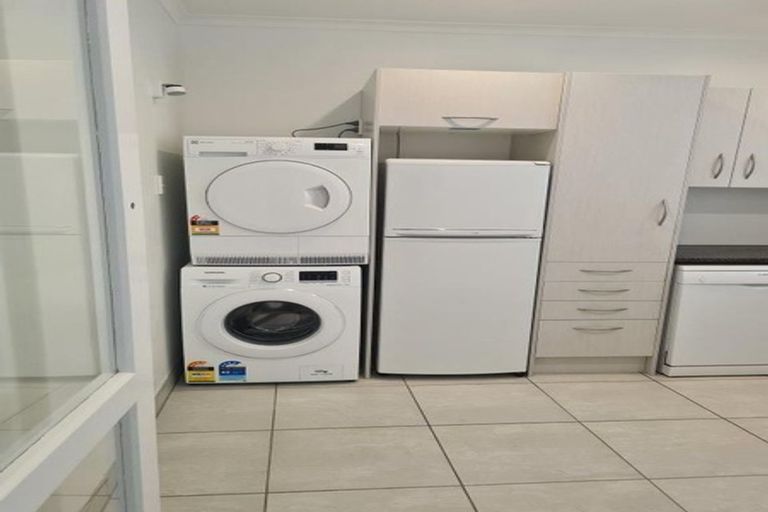 Photo of property in 1/28 Clifton Terrace, Kelburn, Wellington, 6012