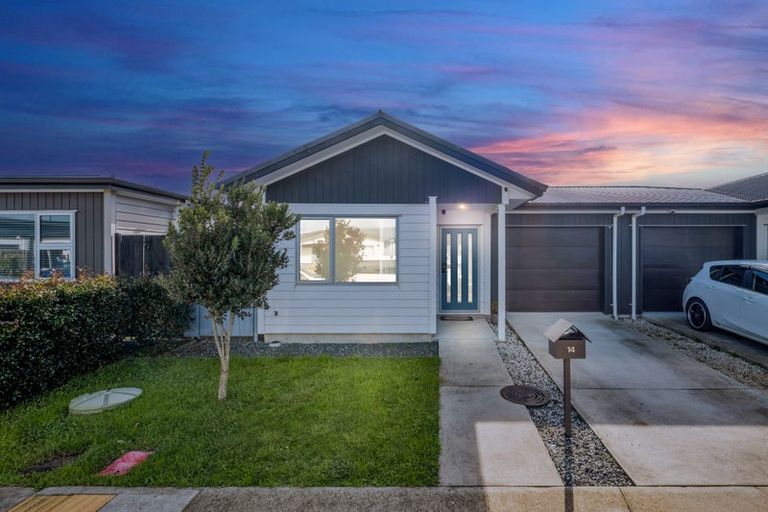 Photo of property in 14 Whareatua Avenue, Takanini, 2112