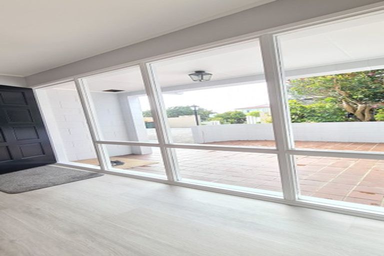 Photo of property in 2/25 Sartors Avenue, Northcross, Auckland, 0630