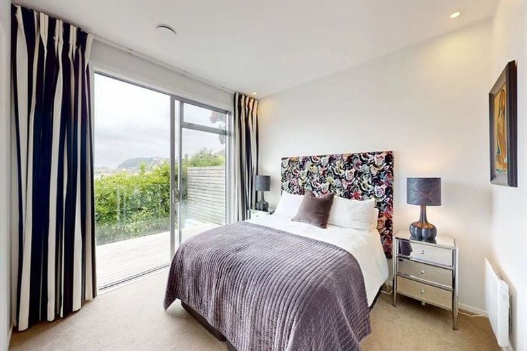 Photo of property in 98 Awa Road, Seatoun, Wellington, 6022