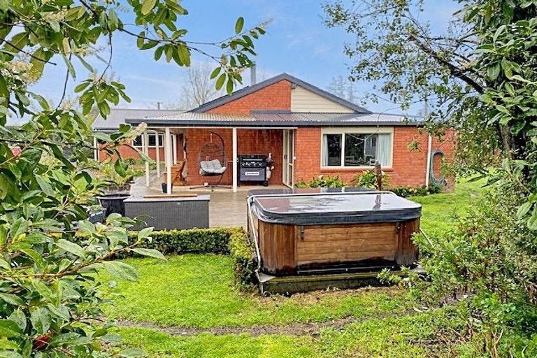 Photo of property in 65 Bridge Street, Coalgate, 7673