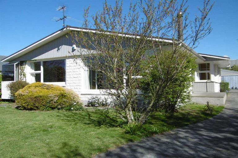Photo of property in 37 Kent Lodge Avenue, Avonhead, Christchurch, 8042