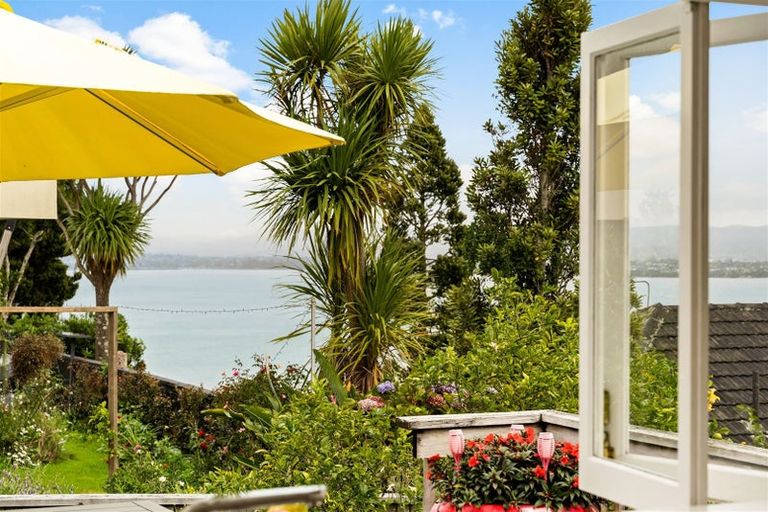 Photo of property in 1/94 Island Bay Road, Beach Haven, Auckland, 0626