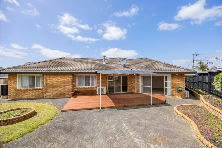 Photo of property in 21 Suncrest Drive, West Harbour, Auckland, 0618