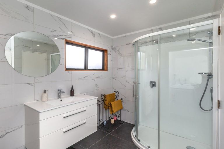 Photo of property in 80 Avenue North Road, Levin, 5510