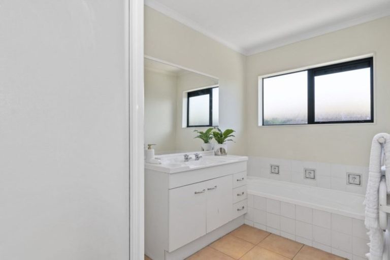 Photo of property in 6 Beachlands Place, Papamoa Beach, Papamoa, 3118