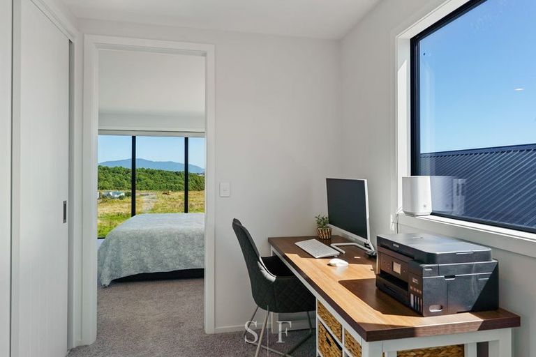 Photo of property in 48 Anderson Park Drive, Waikanae, 5036