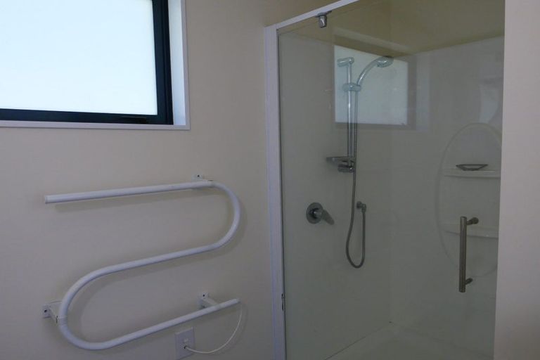 Photo of property in 21 Tiromoana Road, Raumati South, Paraparaumu, 5032