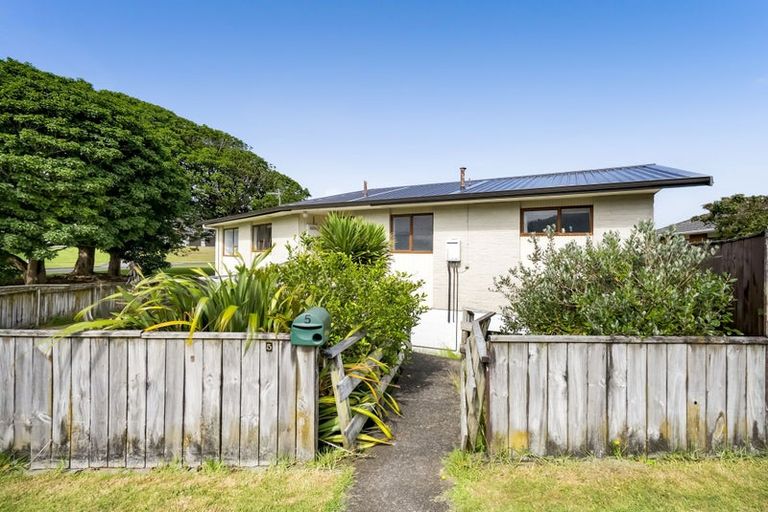 Photo of property in 5 Bronte Place, Whalers Gate, New Plymouth, 4310
