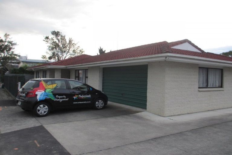 Photo of property in 1 Olympic Court, Palmerston North, 4410