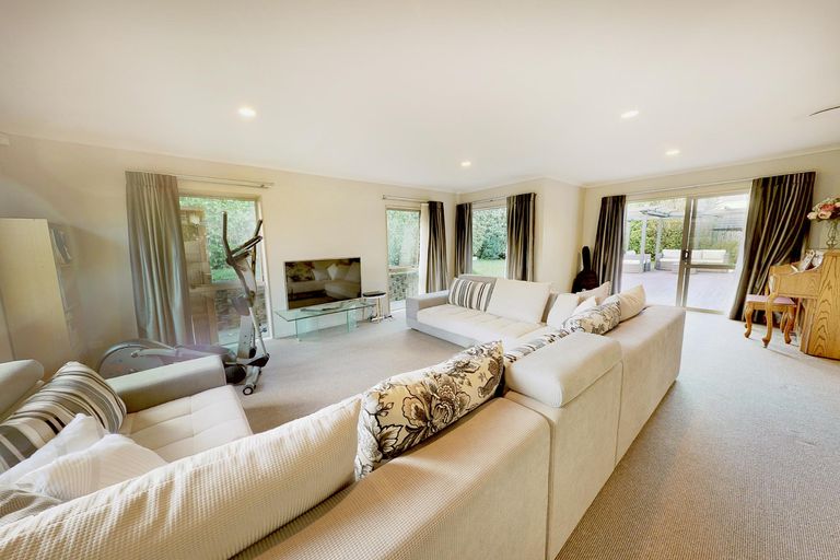 Photo of property in 10 Parkhaven Drive, Rosehill, Papakura, 2113