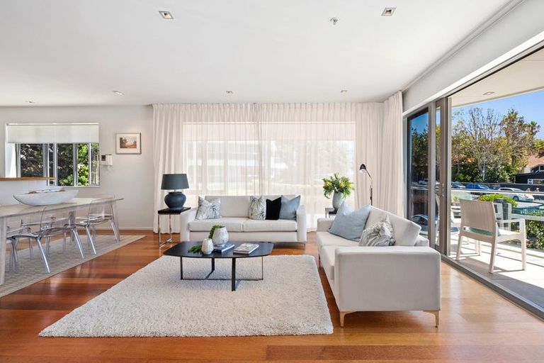 Photo of property in 1/7 The Promenade, Takapuna, Auckland, 0622