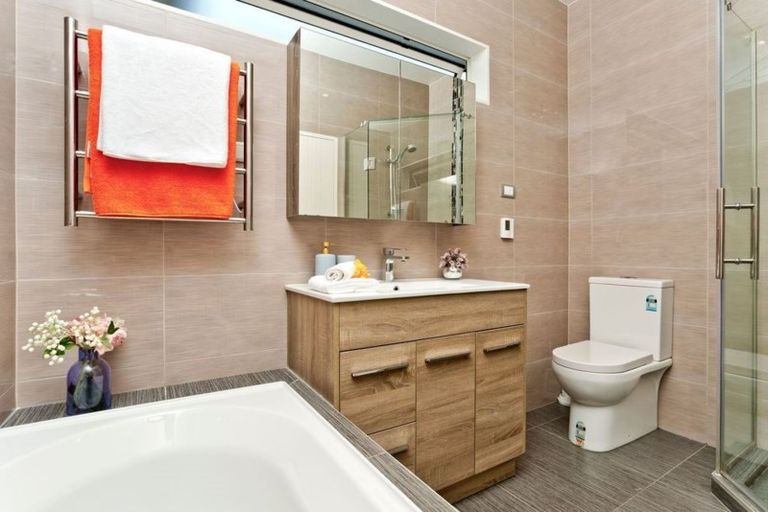 Photo of property in 38a Normandy Place, Henderson, Auckland, 0610