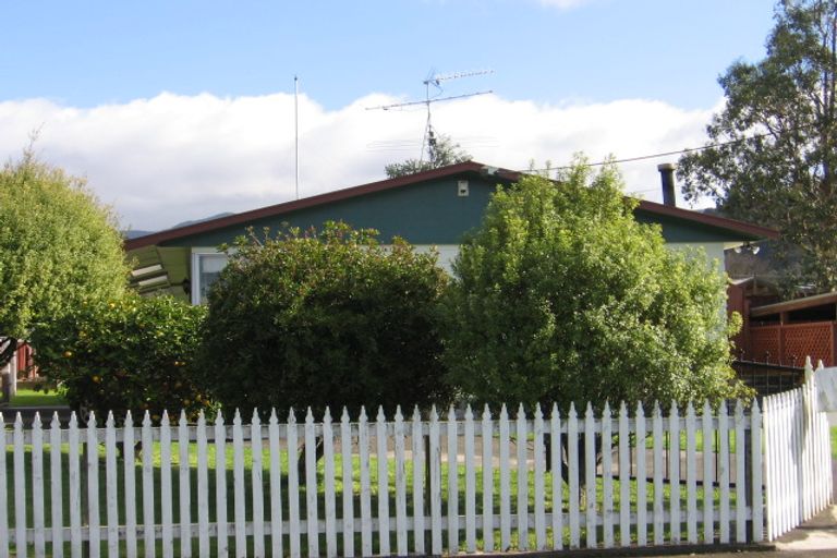 Photo of property in 14 Farrier Grove, Featherston, 5710