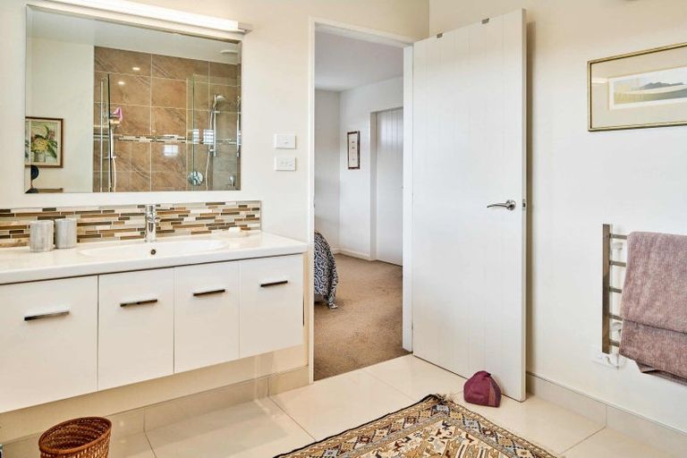 Photo of property in 21 Pendennis Point, Camborne, Porirua, 5026