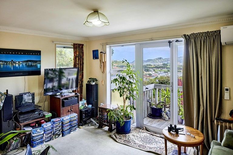 Photo of property in 41 Tio Tio Road, Miramar, Wellington, 6022