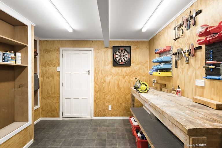 Photo of property in 11 Middlesex Place, Northland, Wellington, 6012