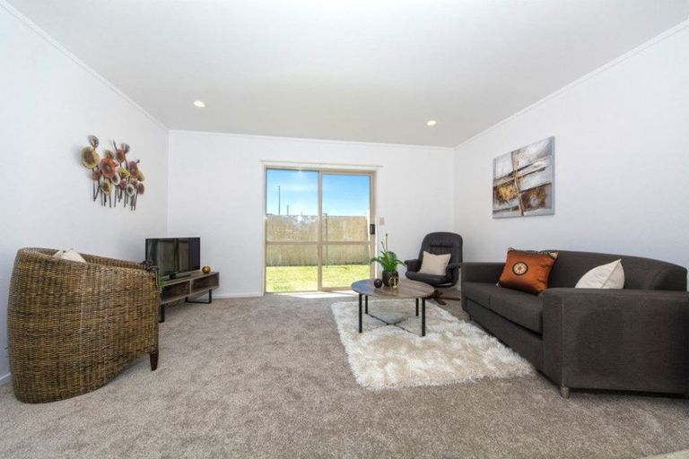 Photo of property in 9 Lockington Avenue, Henderson, Auckland, 0612