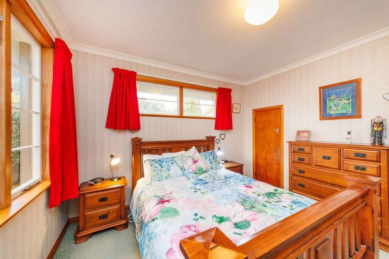 Photo of property in 30 Saint Albans Avenue, Hokowhitu, Palmerston North, 4410