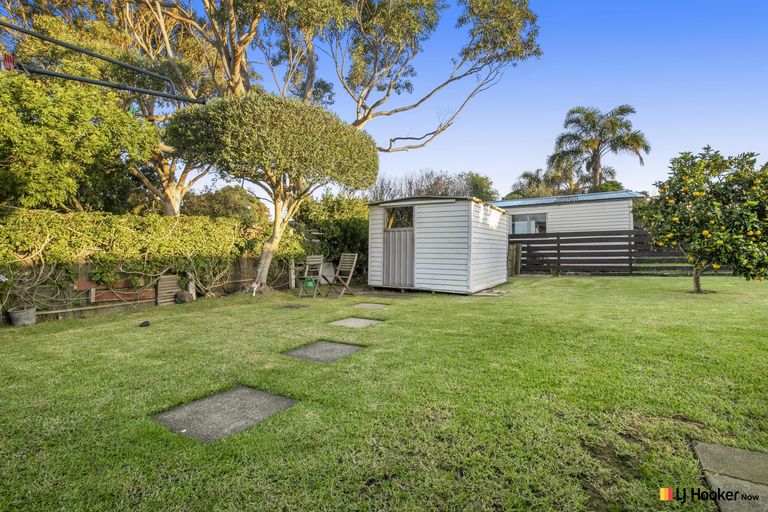 Photo of property in 18 Waterlea Avenue, Mangere Bridge, Auckland, 2022