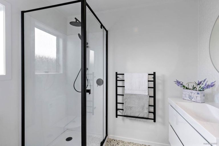 Photo of property in 1/111 Arran Road, Browns Bay, Auckland, 0630