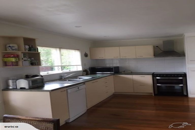 Photo of property in 355 Pakuranga Road, Pakuranga Heights, Auckland, 2010