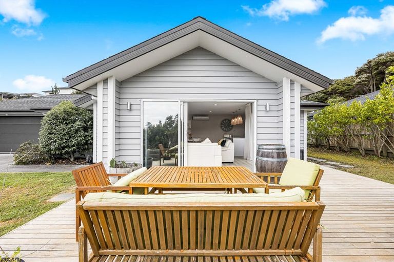 Photo of property in 15 Somerset Place, Stanmore Bay, Whangaparaoa, 0932