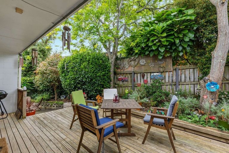 Photo of property in 22 Huia Street, Waiuku, 2123